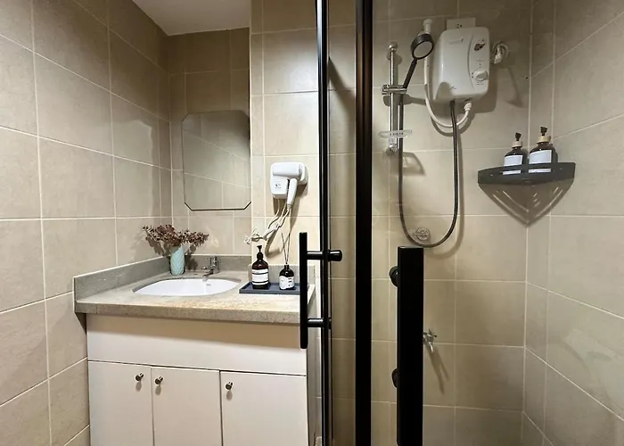 Stylish 100 Sqm 3br Loft Near Greenbelt Makati *